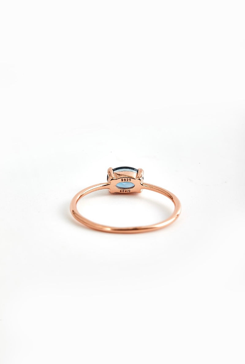 OVAL AQUAMARINE RING