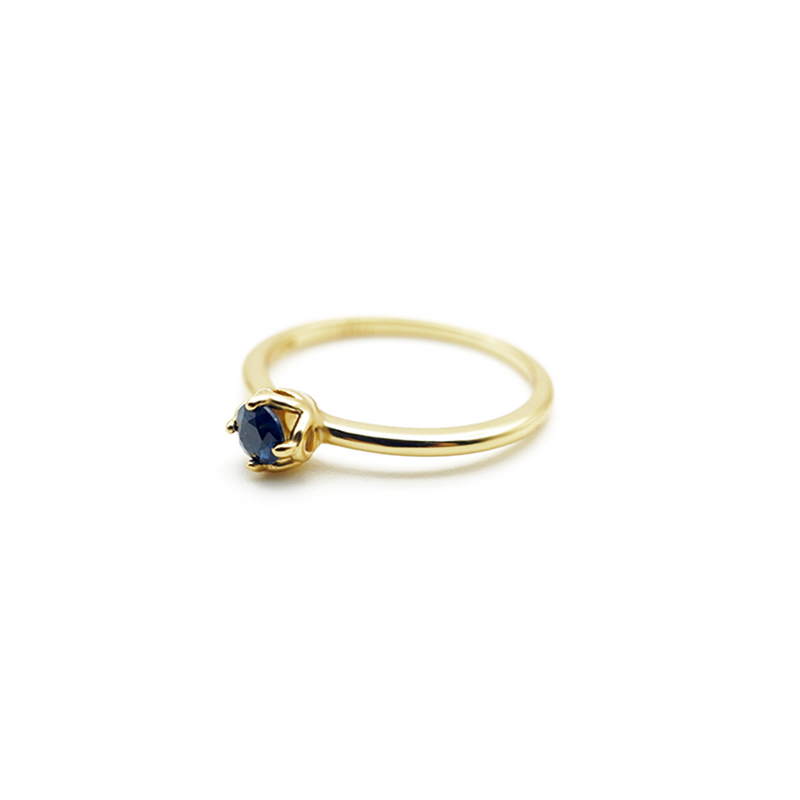 ROUND SAPPHIRE RING