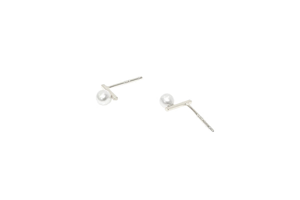 MINI STICK PEARL EARRINGS