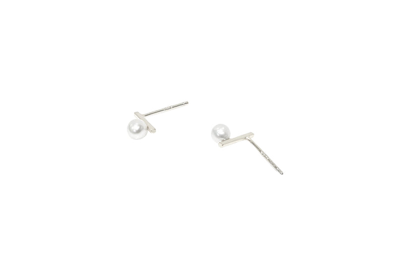 MINI STICK PEARL EARRINGS