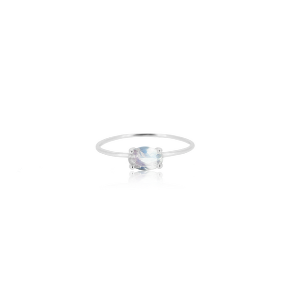 OVAL MOONSTONE RING